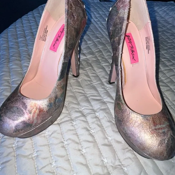 Betsey Johnson Artistic Multicolor Heels - Picture 2 of 10